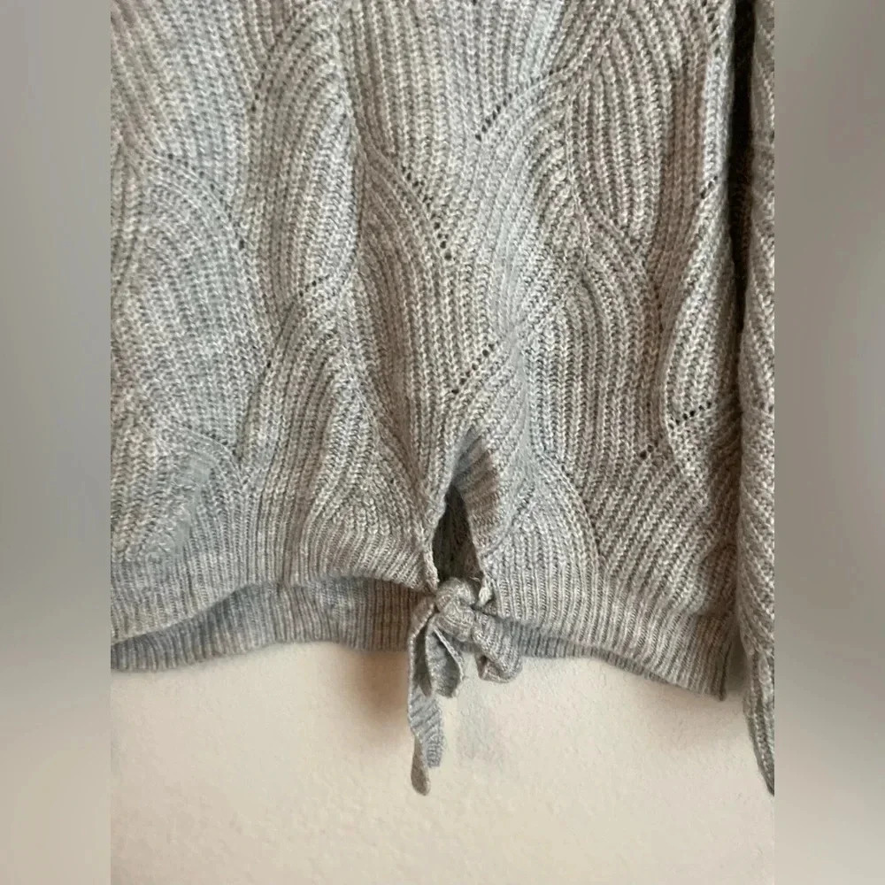 Roxy Sweater Womens Size M Gray Side Tie
Long Sleeve V Neck Knit Pullover - Picture 6 of 6